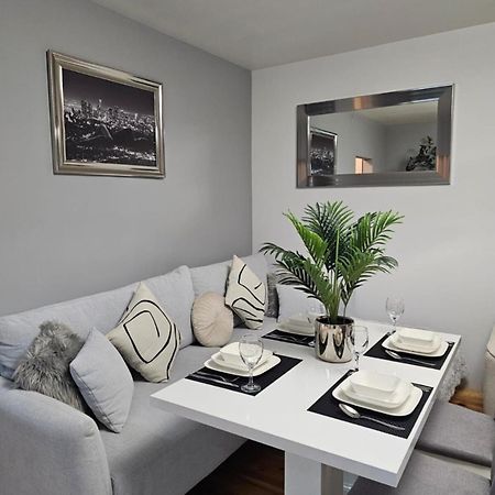 Apartment In Zyrardow 10Min To Suntago Dış mekan fotoğraf