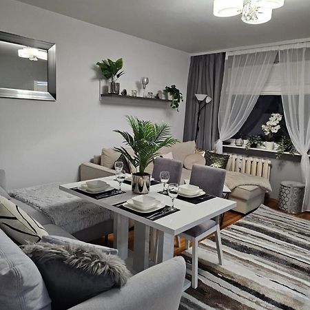 Apartment In Zyrardow 10Min To Suntago Dış mekan fotoğraf
