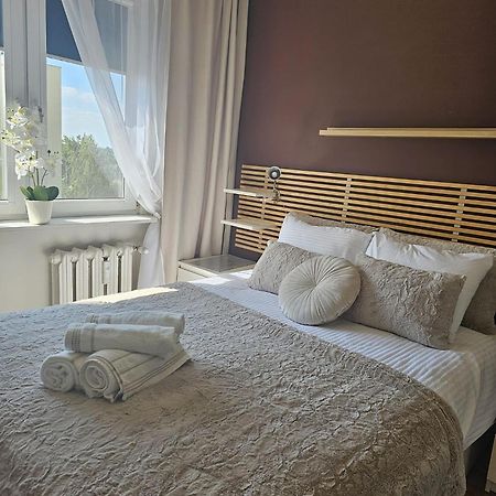 Apartment In Zyrardow 10Min To Suntago Dış mekan fotoğraf